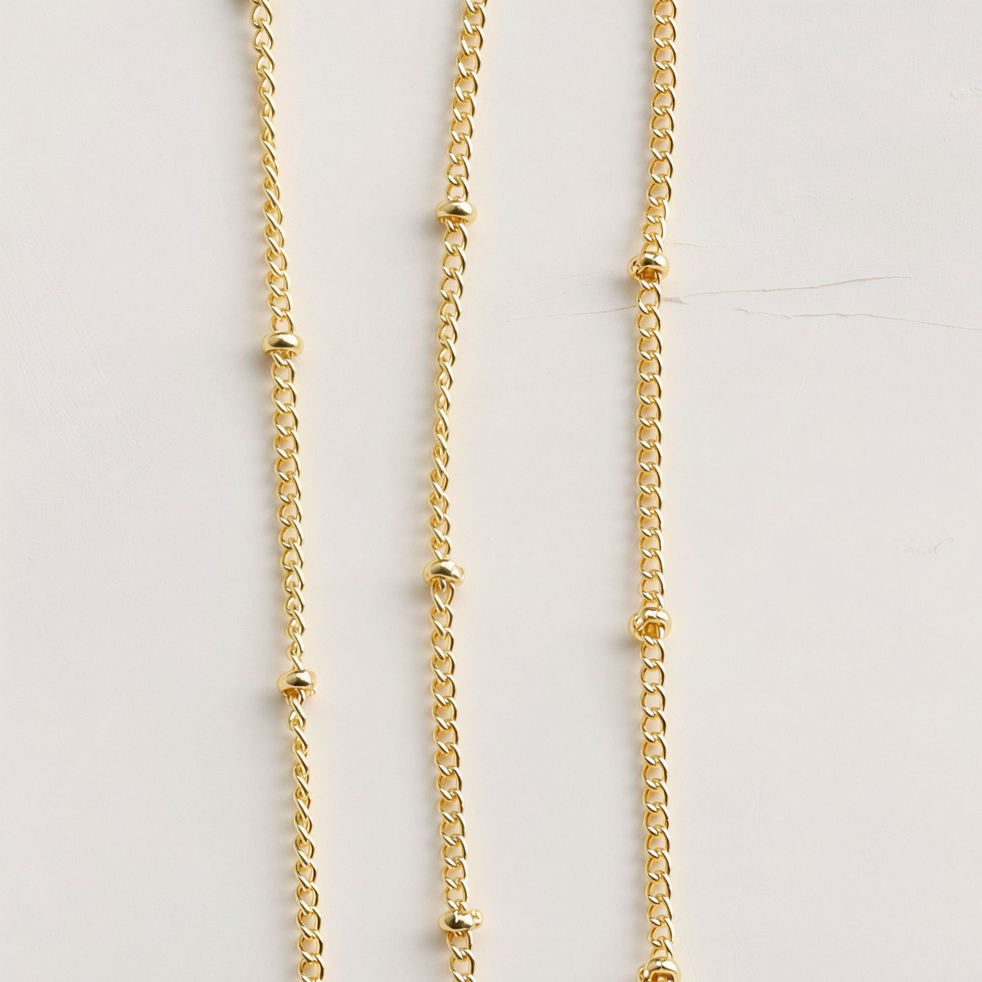 Single Link Curb Chain with Half-Beads