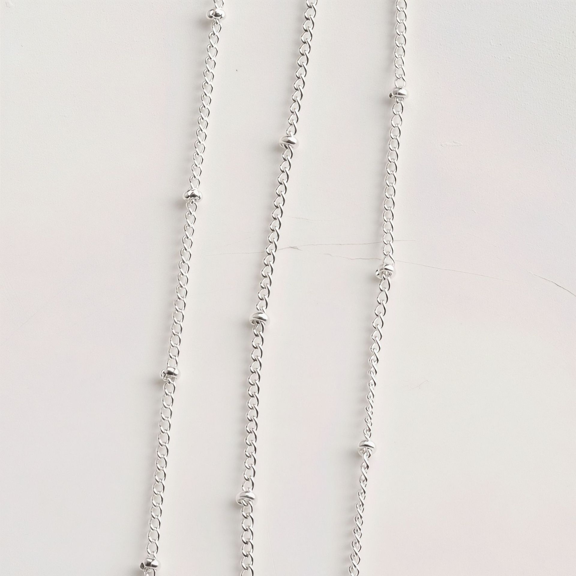 Single Link Curb Chain with Half-Beads